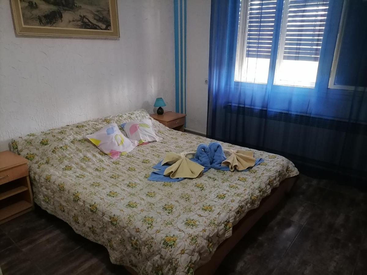Smestaj U Okviru Domacinstva Sobe Sosa Palić Quarto foto